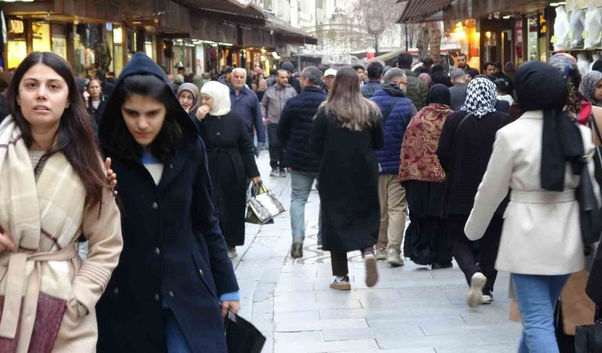 Gaziantep'te bayram alışverişinde adım atacak yer kalmadı