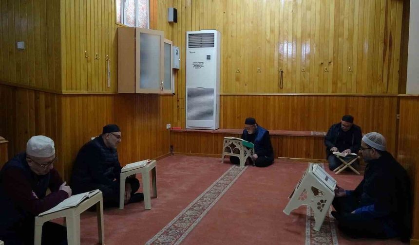 Gaziantep'te itikafa girenler Ramazan'ın son günlerini ibadetle geçiriyor