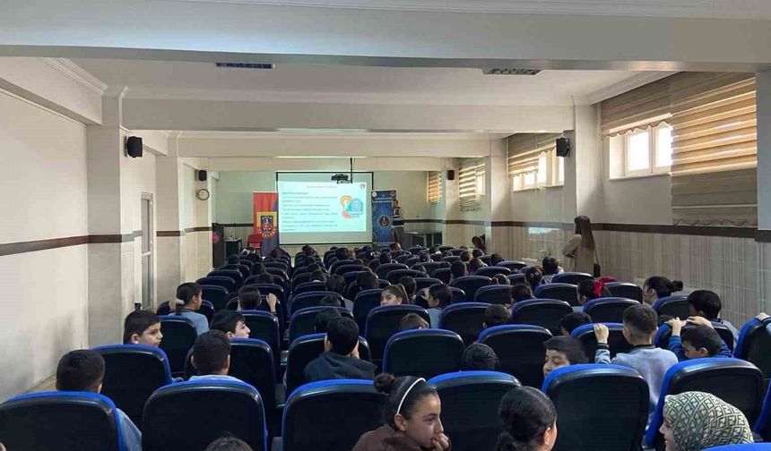 Gaziantep'te jandarmadan öğrencilere siber güvenlik eğitimi