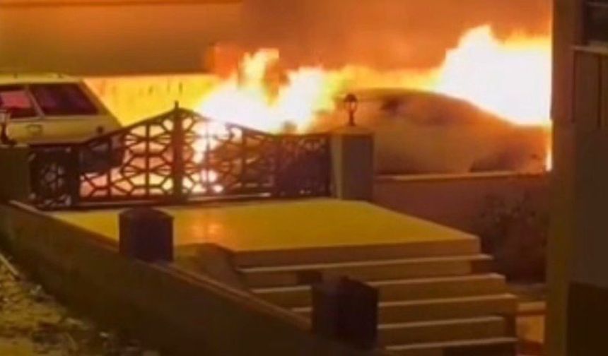 Gaziantep'te park halindeki lüks otomobil alev alev yandı!