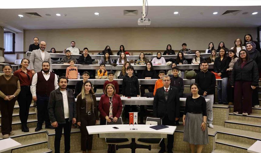 HKÜ'de Çanakkale Deniz Zaferi ve İstiklal Marşı ruhu anlatıldı