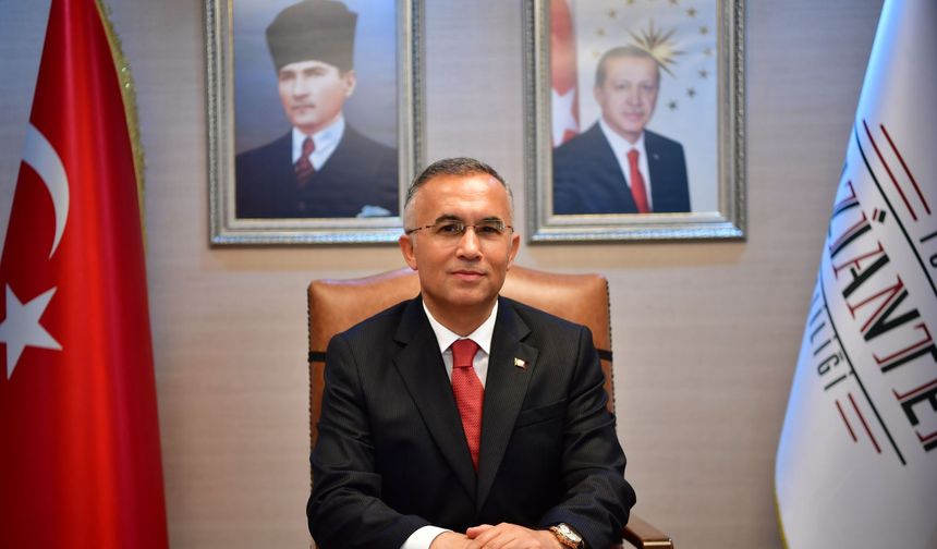 Vali Kemal Çeber'den Kadir Gecesi mesajı: “Zamanın kalbine düşen nur”