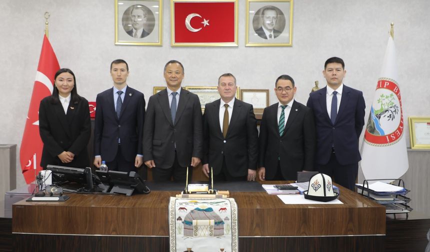 Büyükelçi Kazakbaev’den Nizip Belediyesine övgü: "Örnek bir belediyecilik anlayışı"