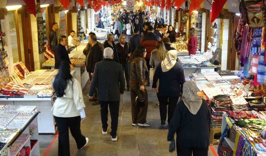 Gaziantep'te 300 yıllık Zincirli Bedesten turistlerin gözdesi