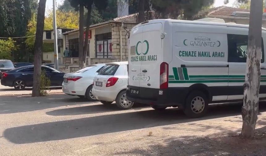 Gaziantep'te feci kaza! Otomobil tıra arkadan çarptı: Baba-oğul hayatını kaybetti