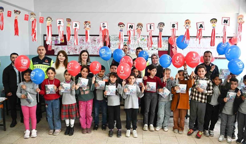 Gaziantep'te jandarmadan çocuklara 23 Nisan sürprizi