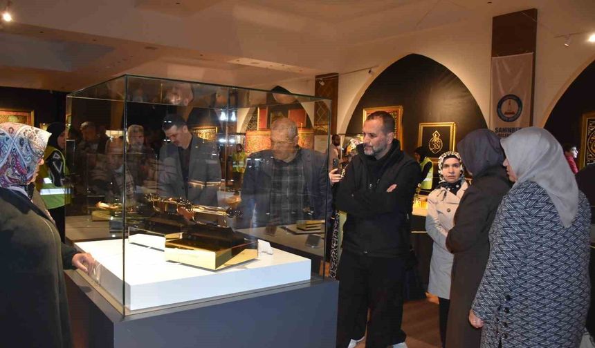 Gaziantep'te kutsal emanetler sergisi ziyaretçi akınına uğradı