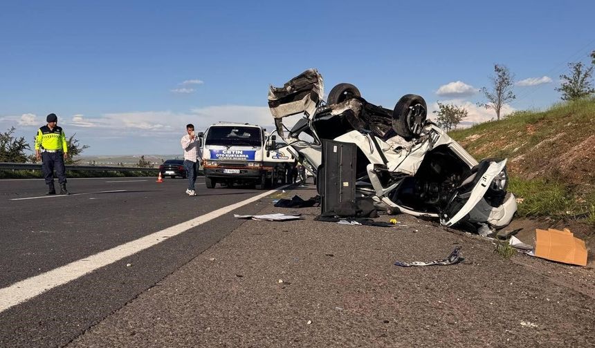 Şanlıurfa - Gaziantep otoyolunda feci kaza! 3 ölü, 5 yaralı
