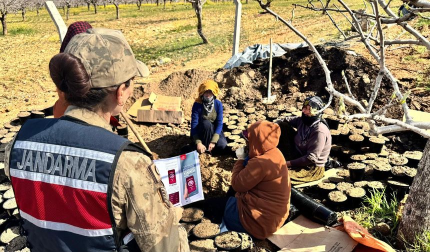 Gaziantep'te jandarmadan anlamlı etkinlik! KADES uygulaması tanıtıldı