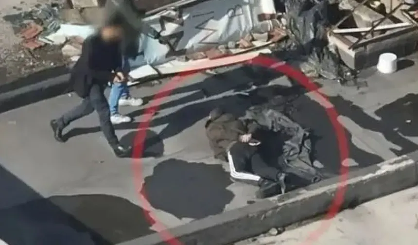 Suriye'den geldi babasını öldürüp çatıya çıktı