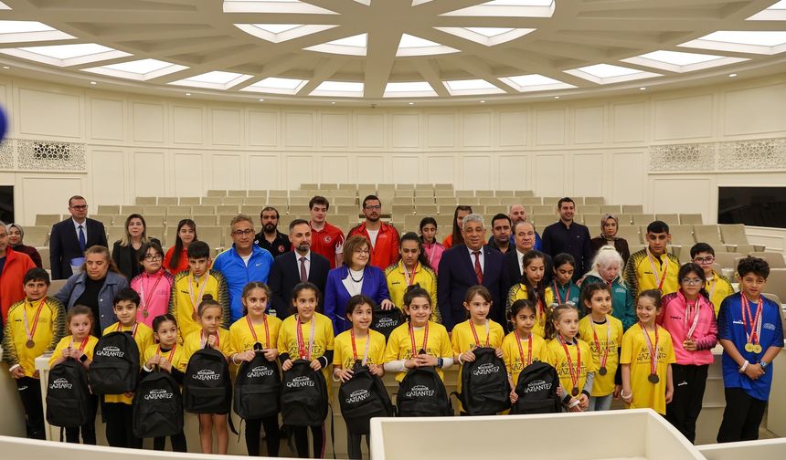 Başkan Fatma Şahin, şampiyon sporcularla bir araya geldi