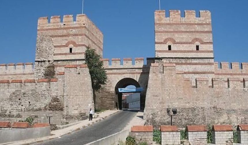 Tarihi surlarda cinayet hazırlığı: Polise gelen ihbar cinayeti önledi