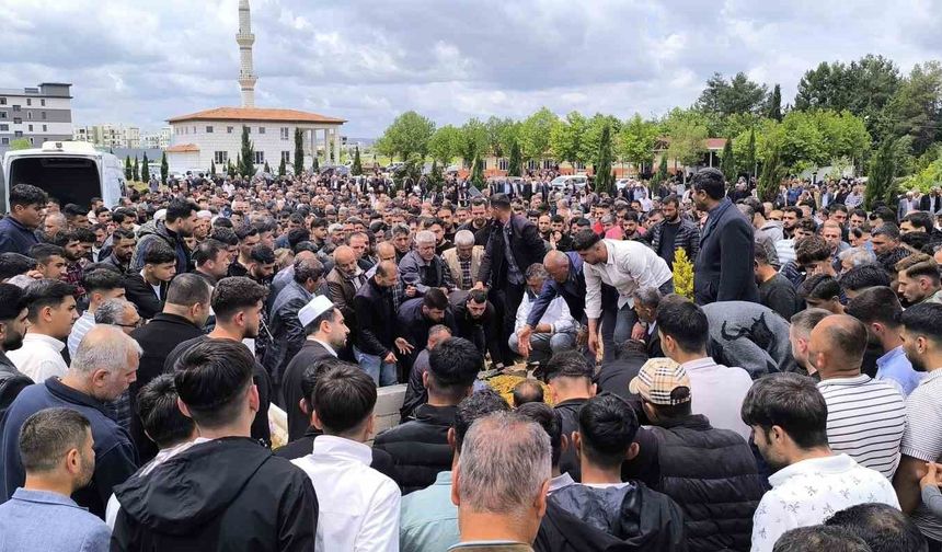 Gaziantep'te elektrik akımına kapılarak hayatını kaybeden muhtar defnedildi
