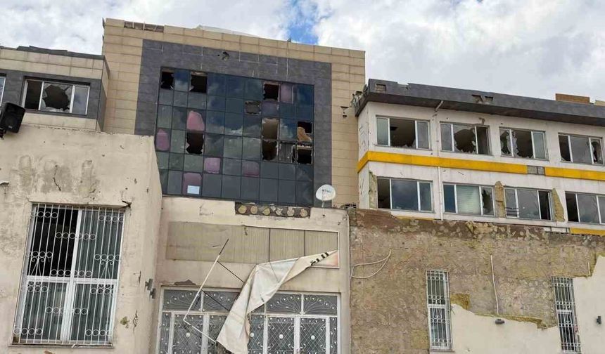 Gaziantep'teki 'süper hücre' okulda ağır hasara neden oldu