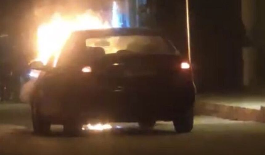 Gaziantep'te seyir halindeki otomobil alev aldı