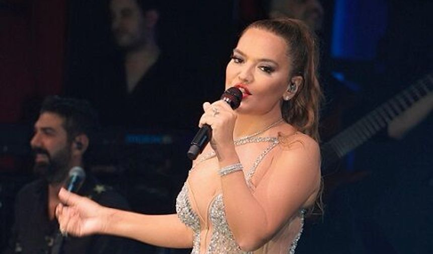 Demet Akalın yazı Bodrum’da karşıladı! Bikinili pozu olay oldu...