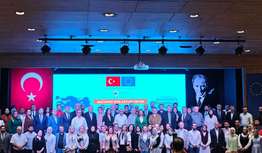 Gaziantep’te Demokratik Yerel Yönetişim ve Sivil Katılım Zı̇rvesı̇ gerçekleştirildi