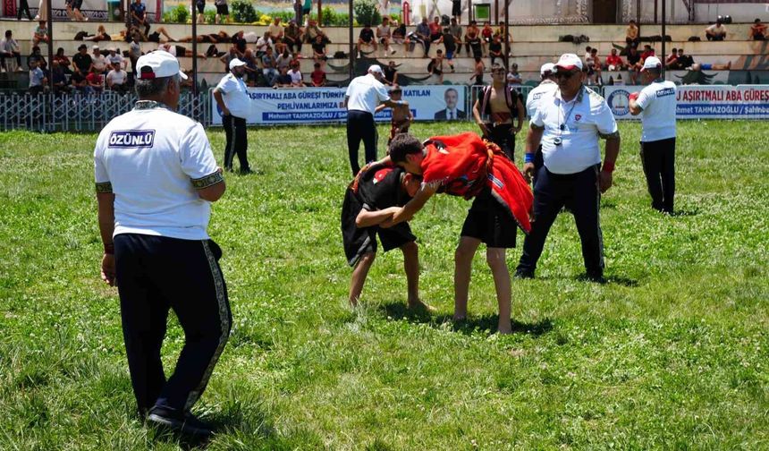 Aşırtmalı Aba Güreşi Türkiye Şampiyonası Şahinbey er meydanında başladı