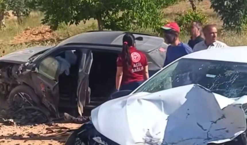 Gaziantep'te 2 otomobil çarpıştı: Yaralılar var...