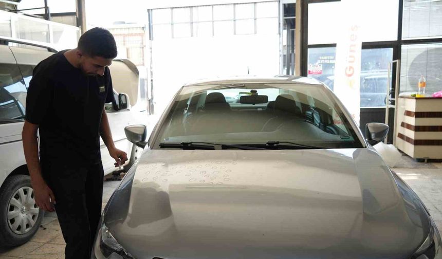 Gaziantep'te dolu yağışında hasar gören araçlar sanayide onarılıyor
