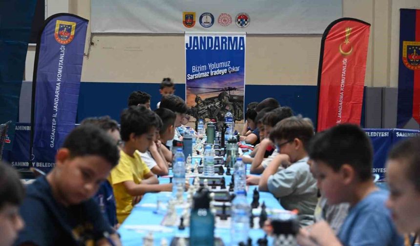 Gaziantep'te jandarmadan ödüllü satranç turnuvası
