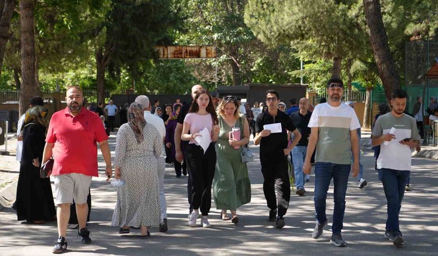Gaziantep'te YKS heyecanı devam ediyor