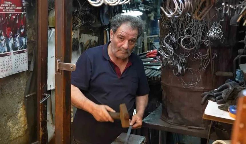 Gaziantep’te demir ustalarının zorlu yaz mesaisi devam ediyor