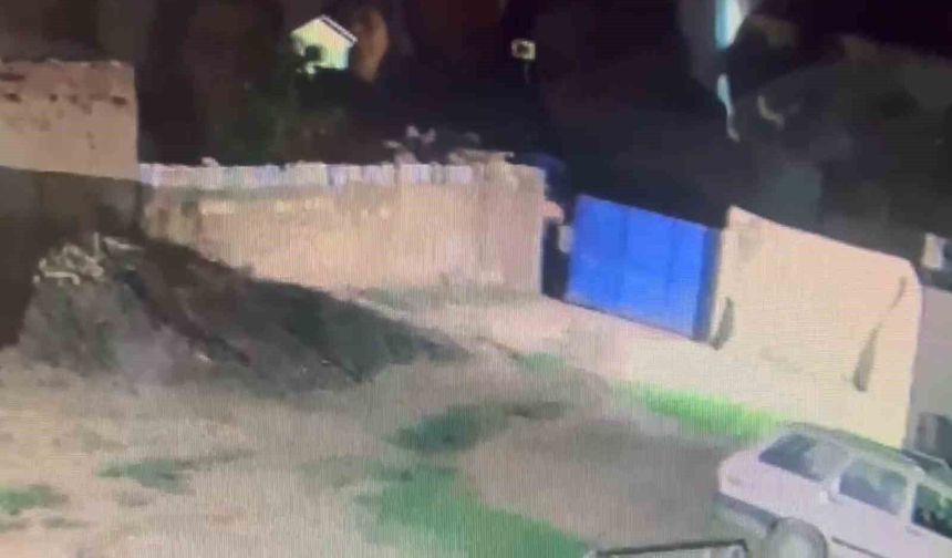 AK Partili meclis üyesinin evine düzenlenen silahlı saldırı kamerada