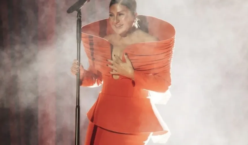 Sibel Can'ın konser kıyafeti olay oldu
