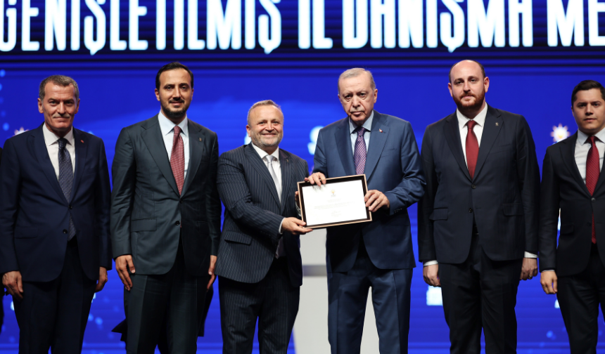 İstanbul'da 3 ilçe Belediye Başkanı AK Parti'ye katıldı