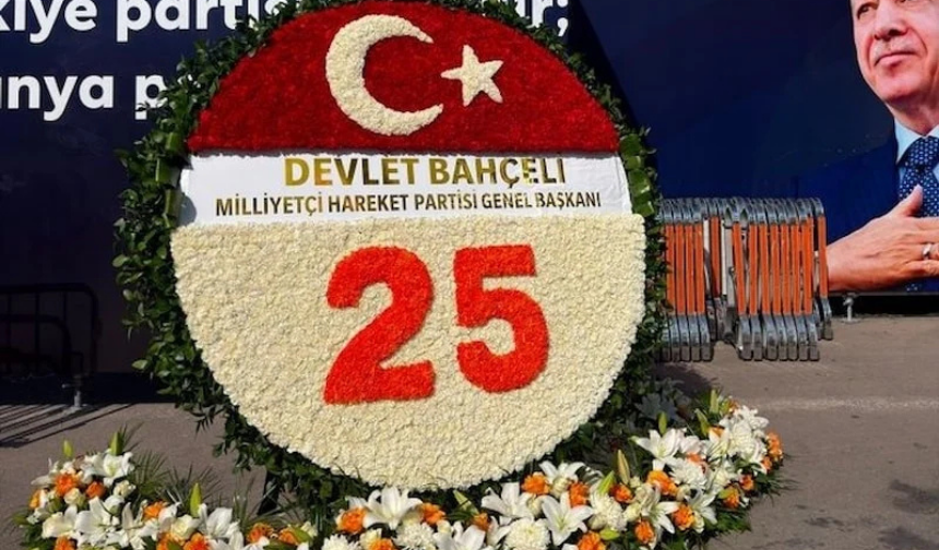 MHP Lideri Bahçeli'den AK Parti'nin 25. yılına özel çelenk
