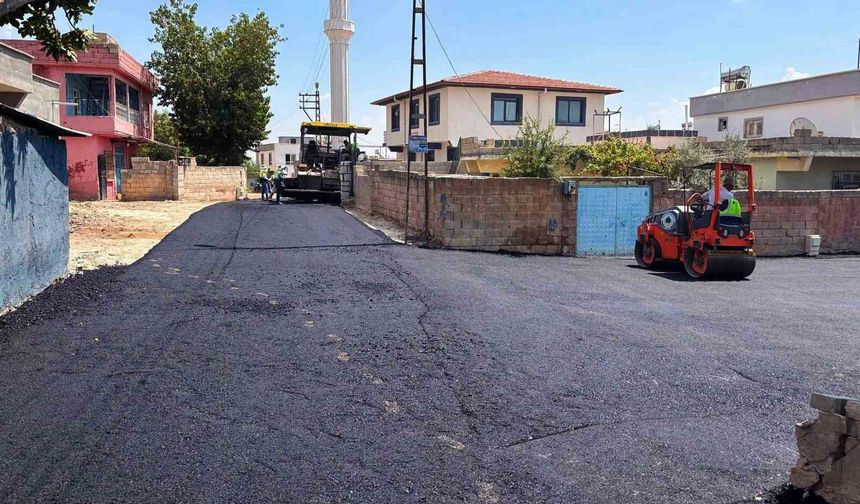 Gaziantep Büyükşehir'in Araban'da sıcak asfalt çalışması sürüyor