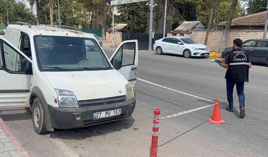 Gaziantep'te araç içerisinde silahlı saldırıya uğrayan şahıs ağır yaralandı