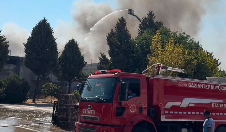 Gaziantep'teki fabrika yangını söndürüldü