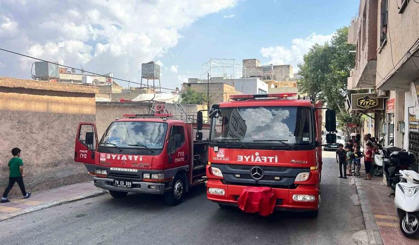 Kilis'te metruk evde yangın