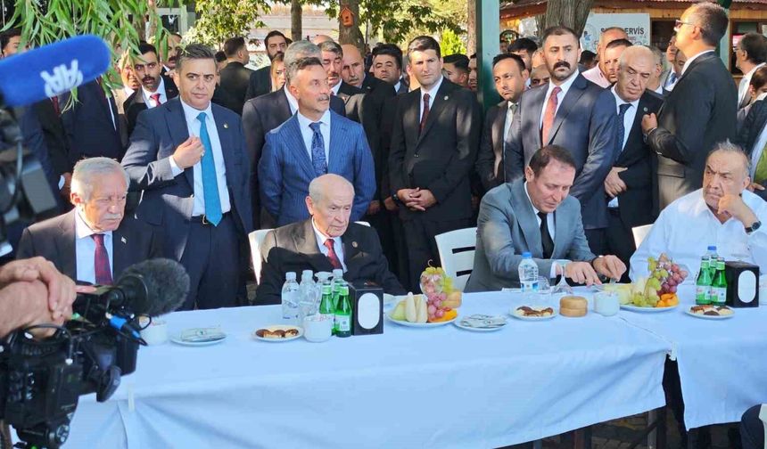 MHP Lideri Bahçeli, Ahlat'ta partililer ve vatandaşlarla buluştu
