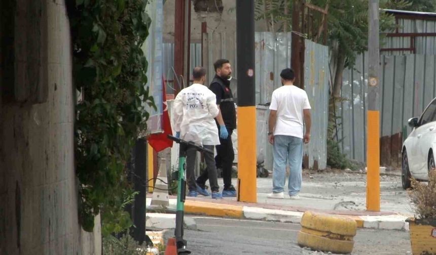 Polise bıçakla saldıran şüpheli ayağından vurularak yakalandı: Üzerinden uyuşturucu çıktı
