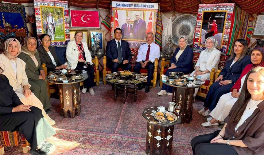 Yılmaz Şehitkamil'in otağında misafirlerini ağırladı