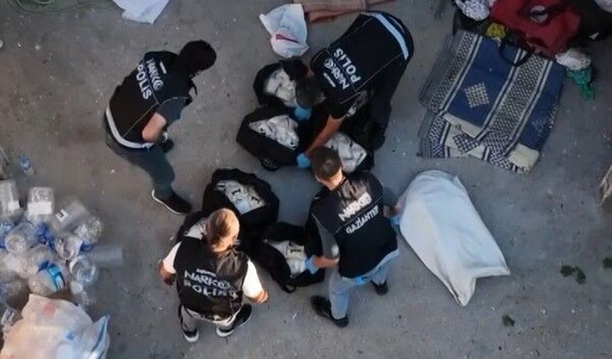 Gaziantep'te 8 valiz dolusu 572 bin adet uyuşturucu hap ele geçirildi: 3 gözaltı