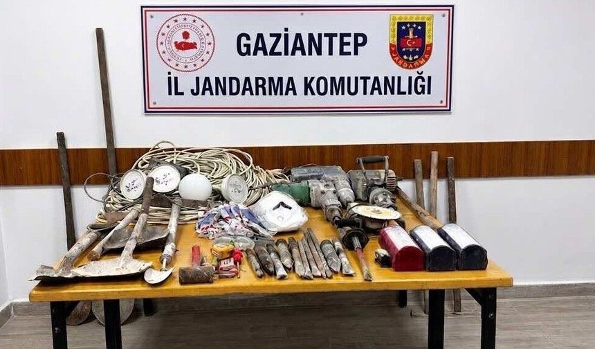 Gaziantep'te define bulmak için ormanlık alanda kazı yapan 4 şahıs yakalandı