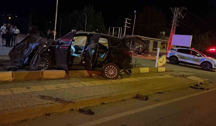 Gaziantep'te feci kaza! Kontrolden çıkan araç karşı şeride uçtu