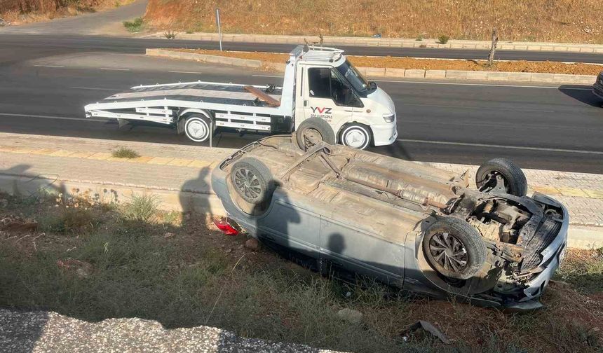 Gaziantep'te kontrolden çıkan otomobil ters döndü: 1 yaralı