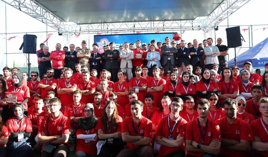 Gaziantep'te Sürü İHA Yarışması'nda ödüller sahiplerini buldu