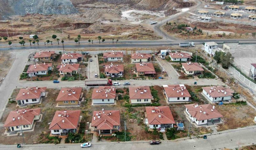 Gaziantep'te villaları aratmayan köy evlerinin bahçesinde üretim
