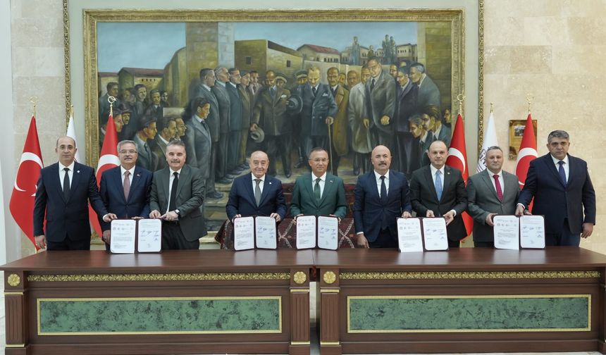 Gaziantep Valiliği’nden eğitime ve esnafa destek sürüyor