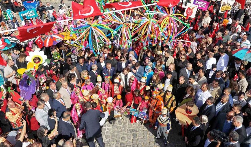 GastroAntep renkli kortej ile başladı