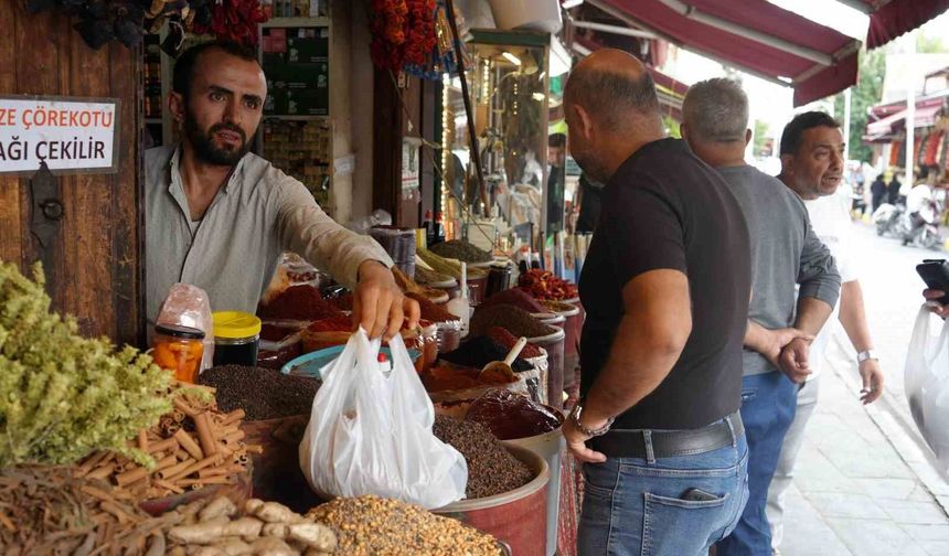 Kış ayları geldi, Gaziantep'te vatandaşlar aktarlara akın etti