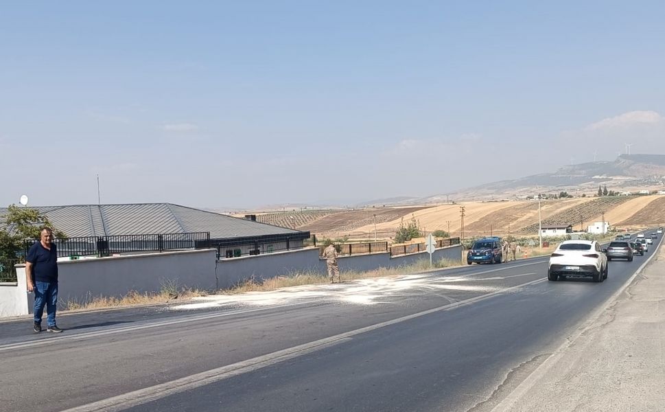 Gaziantep'te otomobil ile hafif ticari araç çarpıştı, 7 kişi yaralandı