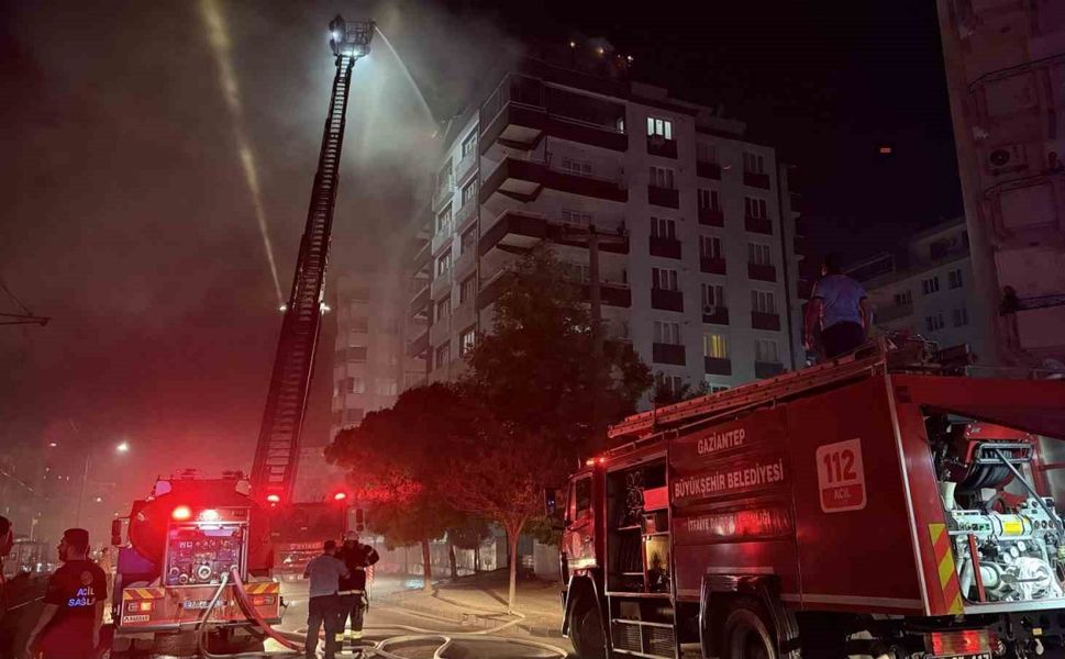Gaziantep’te 7 katlı binada yangın paniği