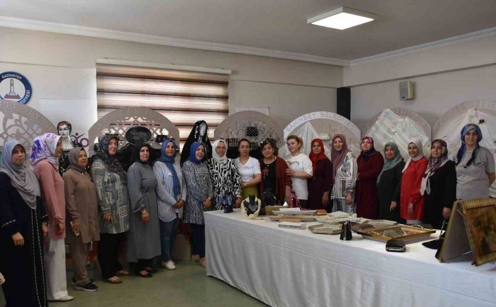 Gaziantep'te kadınlar üretiyor!